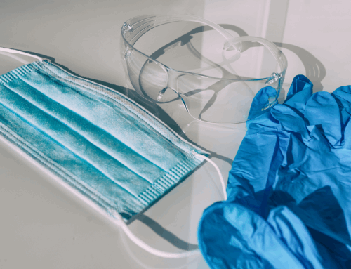 Pseudomonas aeruginosa: il batterio mangiaplastica tra minaccia e opportunità