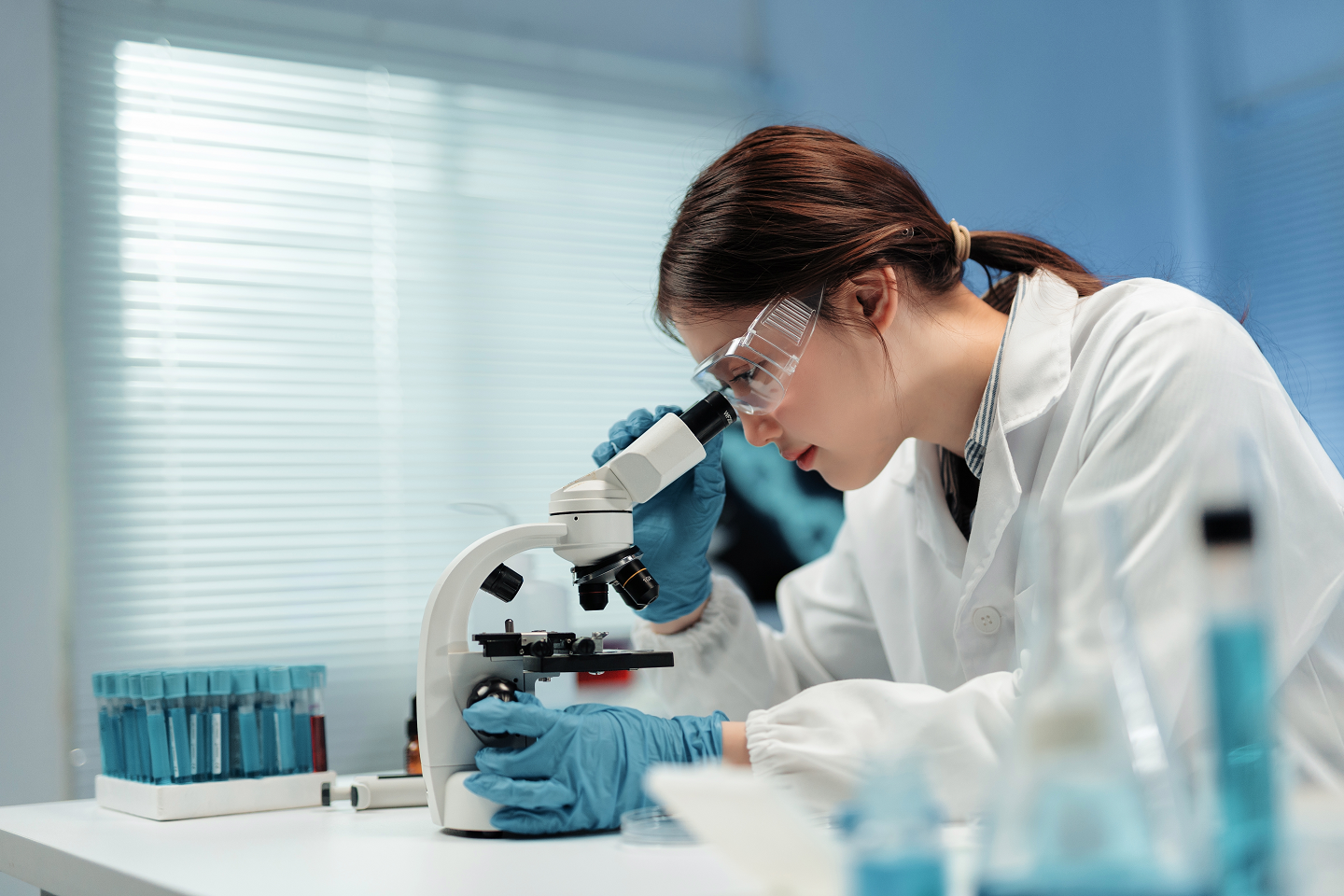 Antibiotici del futuro una scoperta apre nuove prospettive nella lotta ai batteri resistenti